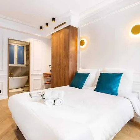 Newly Rebuilt By Architect - Center Of