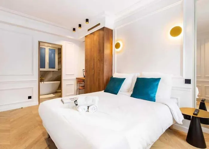 Newly Rebuilt By Architect - Center Of